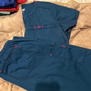 Wonder, wink color, teal